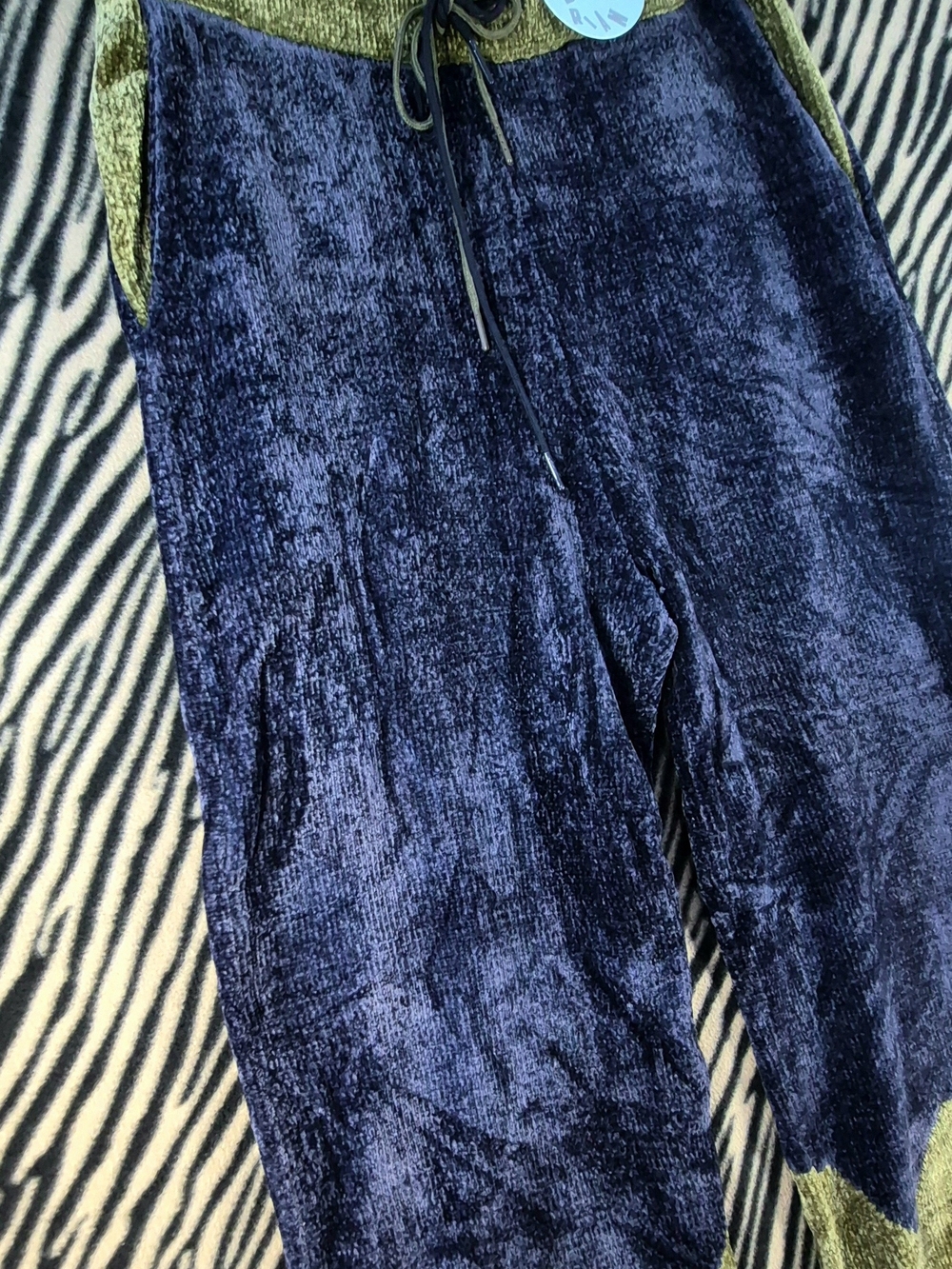 Adrian Two-Tone Velvet Lounge Pants with Scalloped Hem - Picture 3 of 8